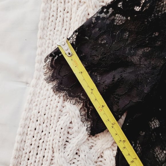 Forever 21 Short Sleeved Lace Scalloped Top- Black- Size S - Nwot - Picture 13 of 16